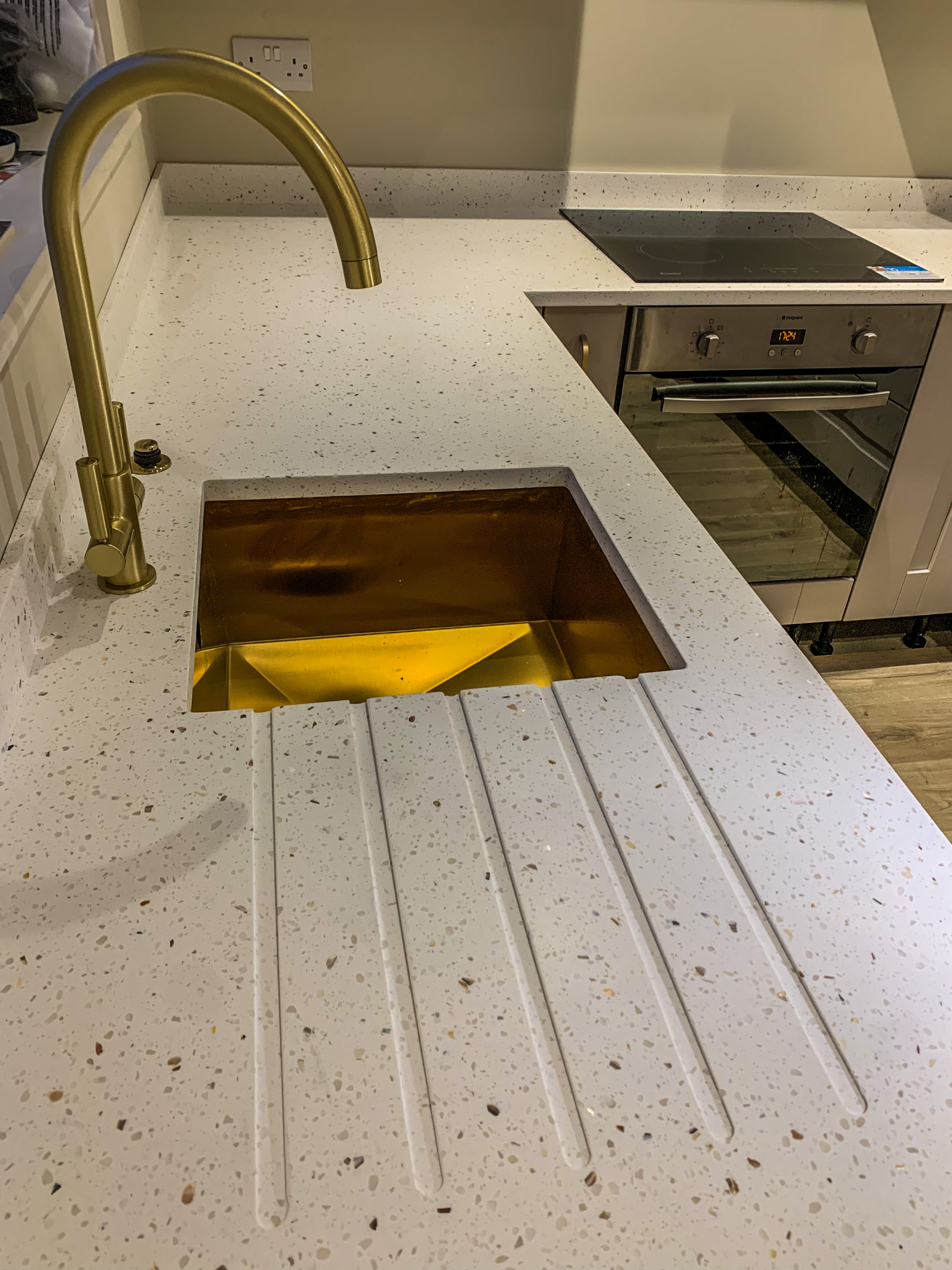 Lukkas Minerva copper fleck gold sink