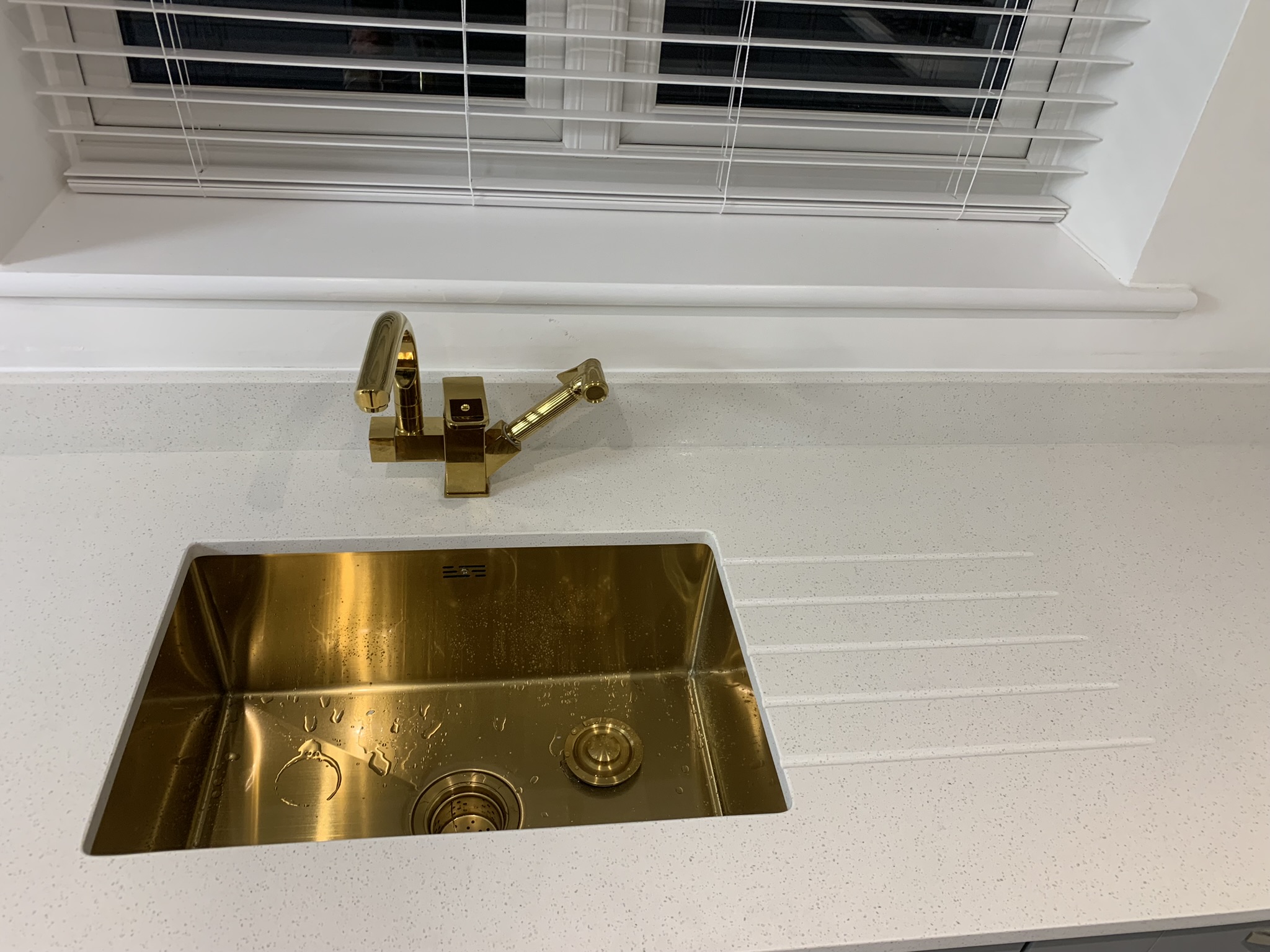 Lukkas Quartz gold sink